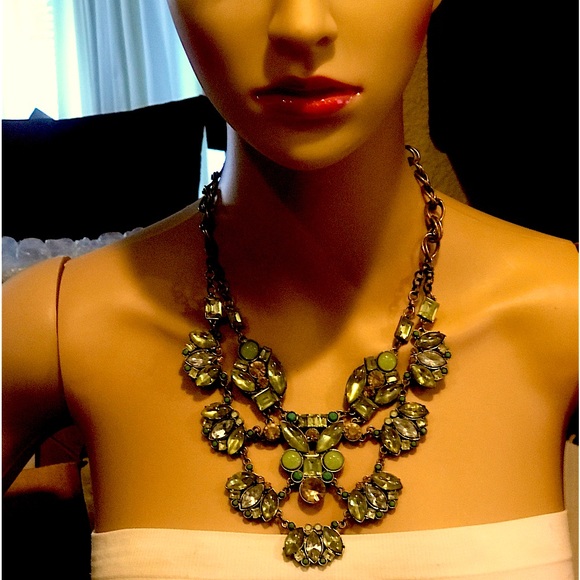 Betsey Johnson Accessories - BETSEY JOHNSON STATEMENT NECKLACE